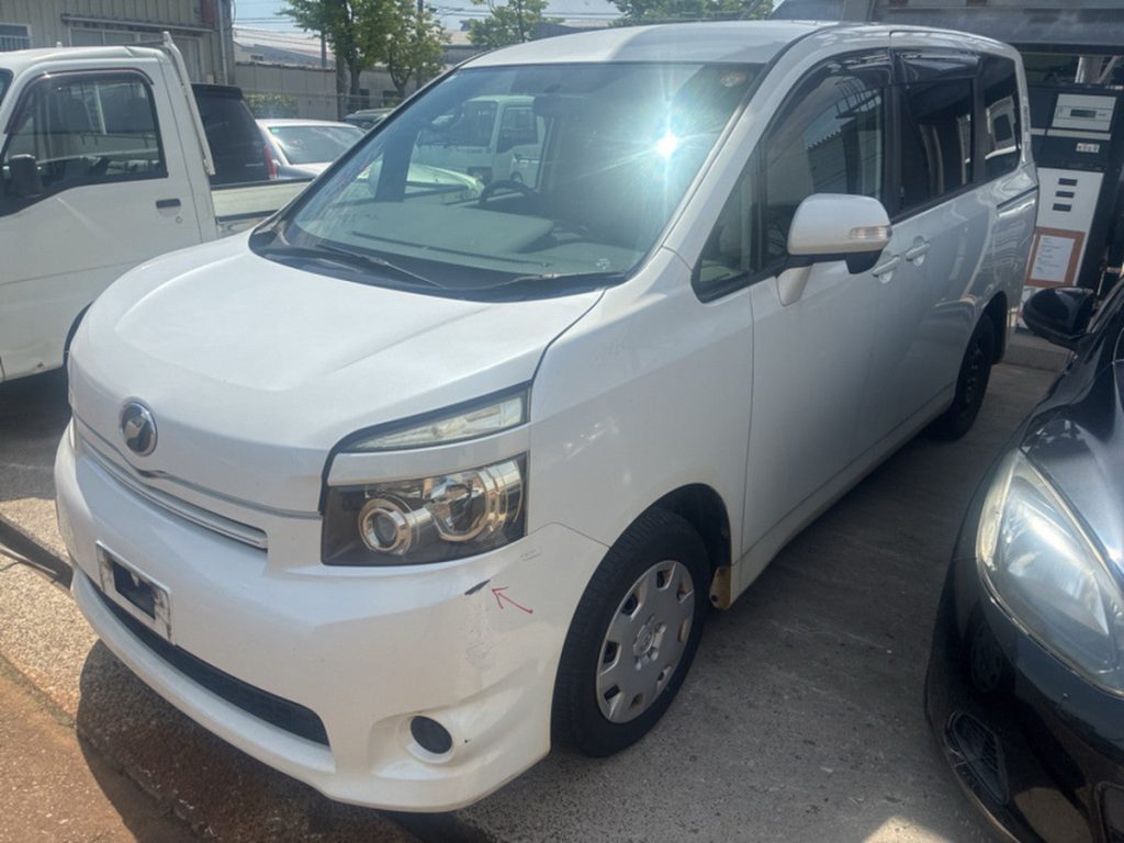 Rear Bumper Assembly – Toyota Voxy ZRR70G