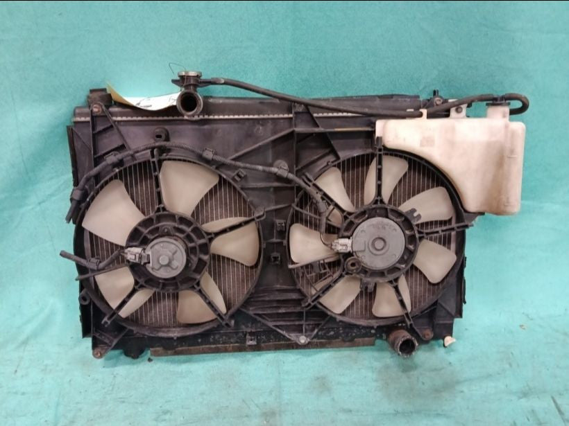Radiator – Toyota Voxy AZR60G
