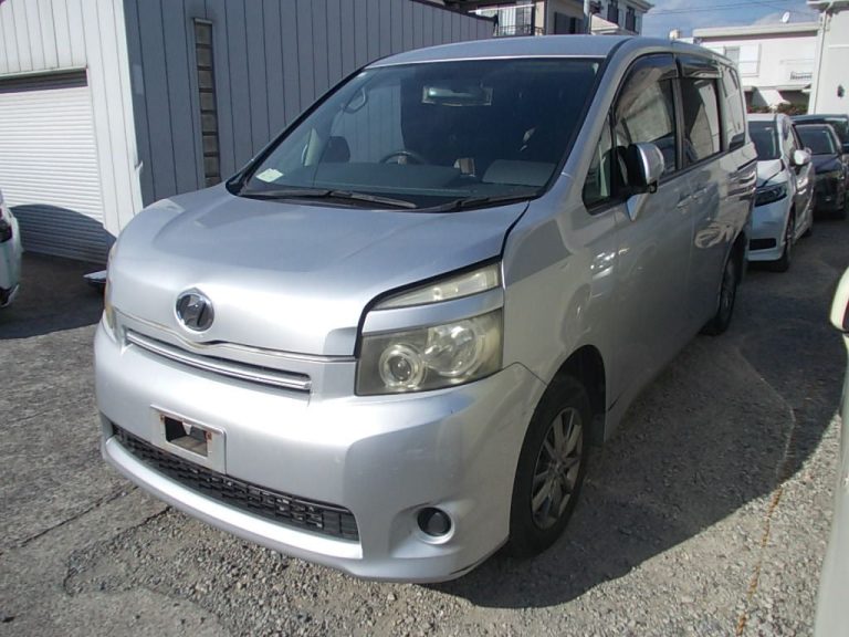 Rear Left Door Assembly – Toyota Voxy ZRR70G