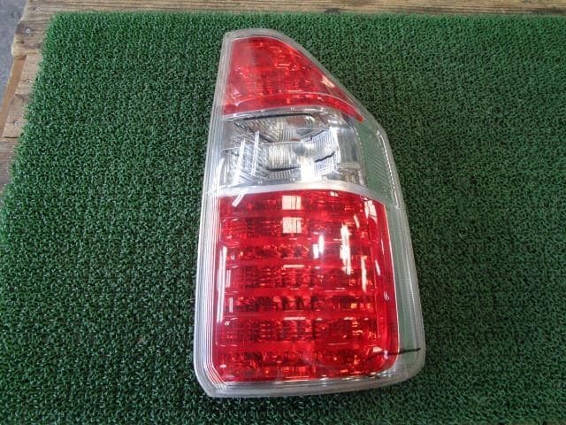 Right Tail Light – Toyota Noah / Voxy ZRR70G / ZRR75