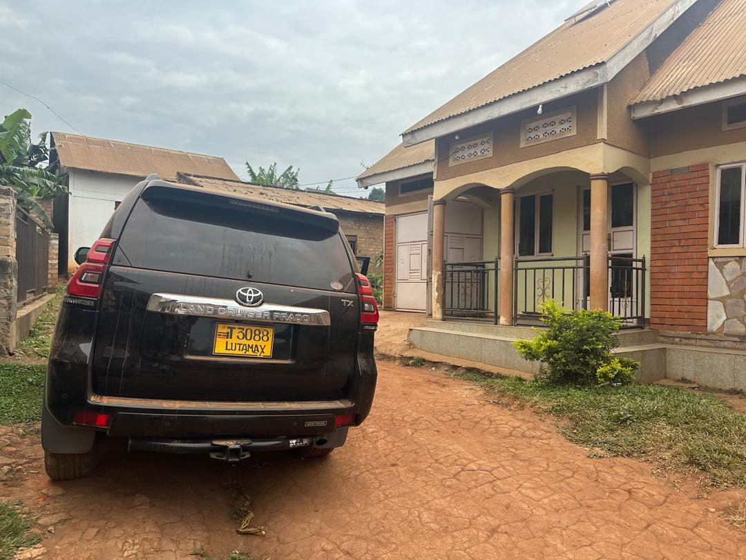 Toyota Land Cruiser Prado Black Rear