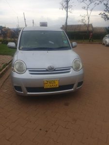 Toyota Sienta – photo 1