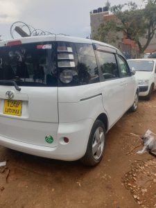 Toyota Sienta – photo 2