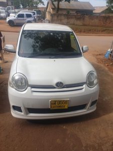Toyota Sienta – photo 1